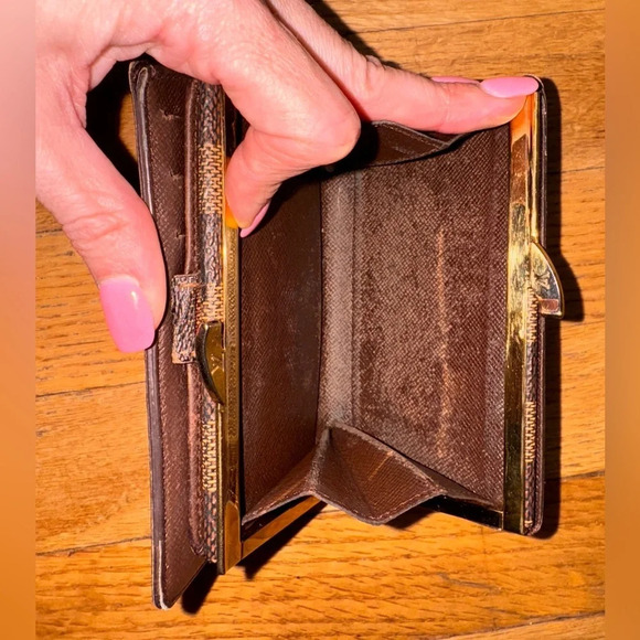 Louis Vuitton Damier Ebene Kiss Lock French Wallet and Box - Picture 11 of 12